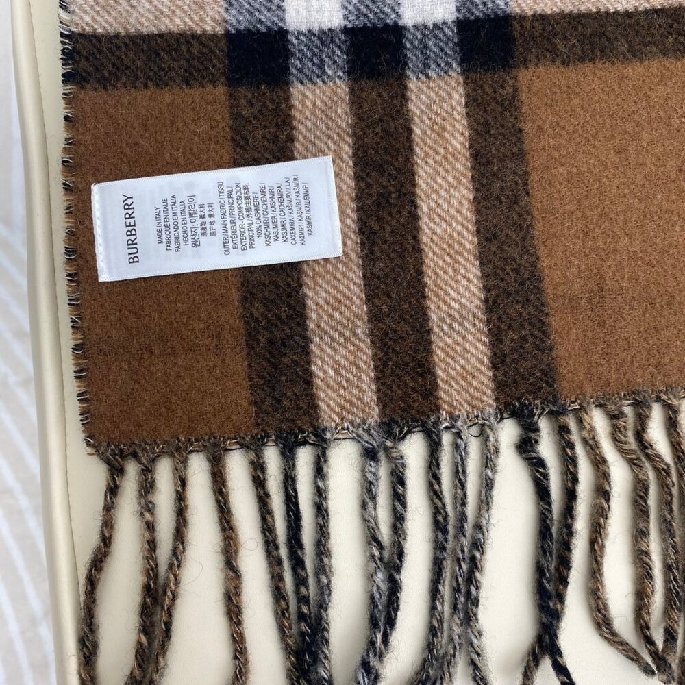✨Burberry scarf✨ - Picture 5 of 8
